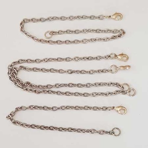 Lot 4 bracelets chaines en métal argenté 18 cm au 25 cm