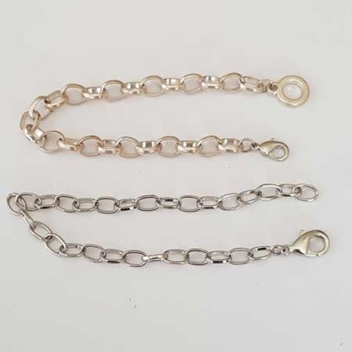 Lot 2 bracelets chaines en métal argenté 17 cm et 19 cm
