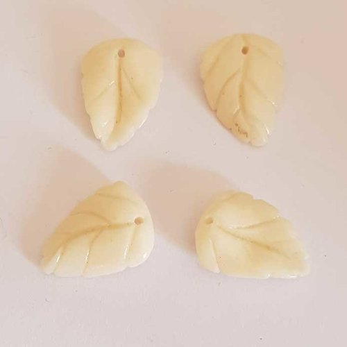 Breloques feuilles blanc cassé 18 x 13 mm en plastique