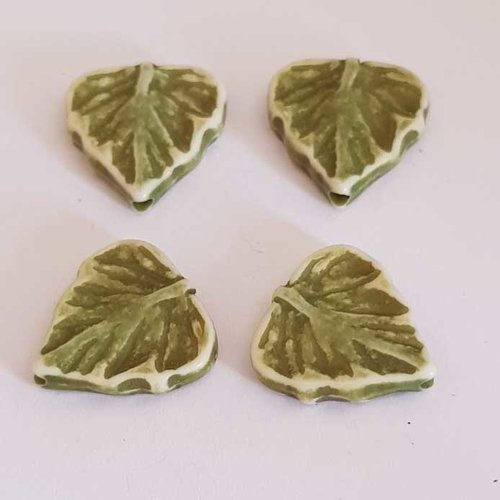Breloques perles feuilles vert 18 x 17 mm en plastique