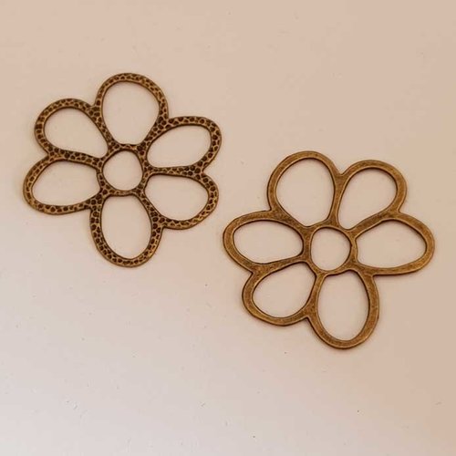 Lot n°22 2 breloques fleurs 36 mm bronze intercalaire entre deux