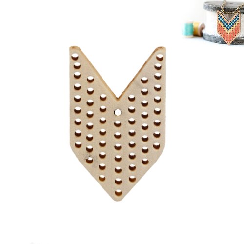 Pendentif breloque forme v beige en bois à broder au point de croix 40 x 24 mm