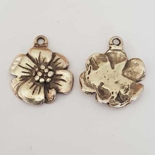 Lot n°35  breloque fleur 23 mm argent en zamak ( plaqué argent )