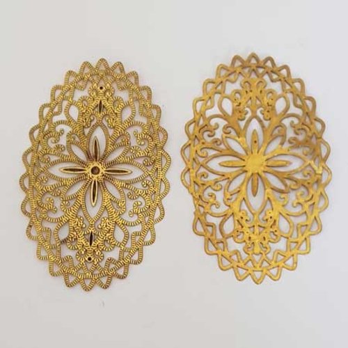 Lot n°36 2 breloques ovale 65 mm doré intercalaire entre deux estampe filigrane