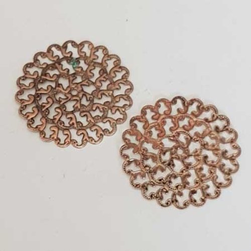Lot n°045 1 breloque ronde 36 mm cuivre estampe filigrane