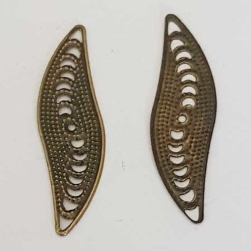 Lot n°046 1 breloque ovale 33 mm bronze estampe filigrane