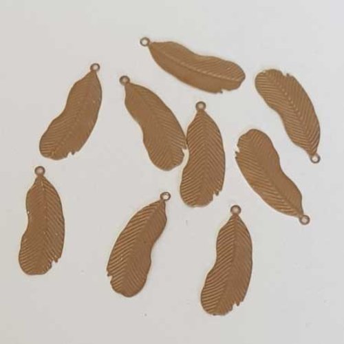 Lot n°072 1 pendentif plume 28 mm filigrane estampe