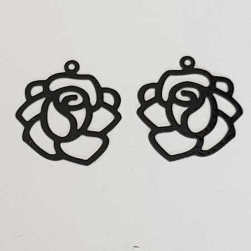 Lot n°078 2 pendentifs fleurs 20 mm noir filigrane estampe