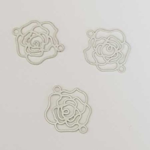 Lot n°058 1 pendentif fleur 16 mm blanc filigrane estampe intercalaire entre deux