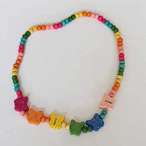 Lot n°120 1 collier 42 cm perle et papillon en bois sur fil élastique