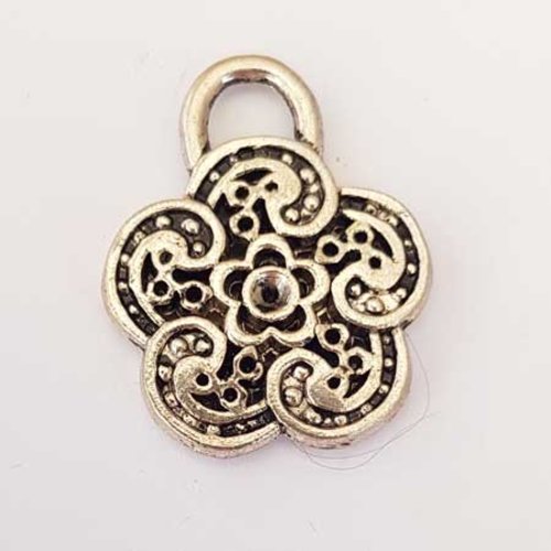 Lot n°129 breloque fleur 26 mm argent