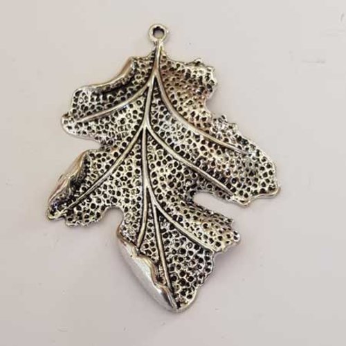 Lot n°149 1 breloque pendentif feuille 67 mm argent
