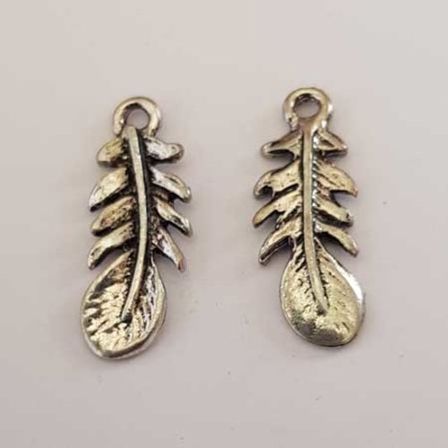 Lot n°159 1 breloque plume 20 mm argent