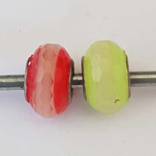 Perle n°1266-15 vert rouge lot 2 pièces compatible style pandora grand trou en plastique facetté