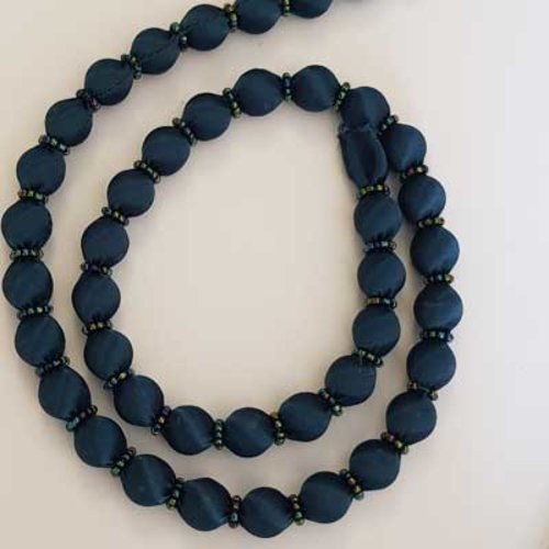Cordon bleu foncé incorporé de perles 12 mm