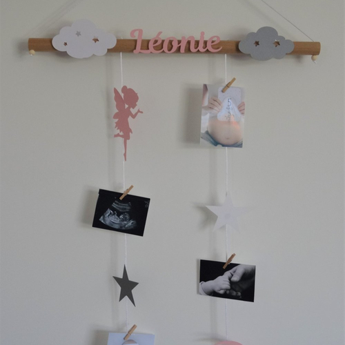 Idée cadeau liste naissance mobile porte photos chambre bébé baby shower fées nuages étoiles dans les tons rose et gris