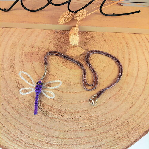 Collier sautoir libellule.