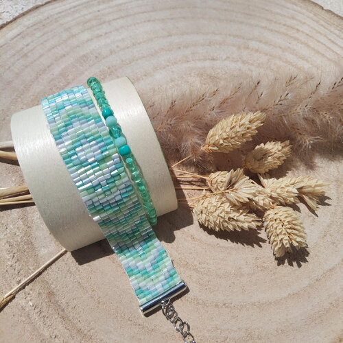 Duo de bracelet menthe,une manchette +un bracelet fin en perle