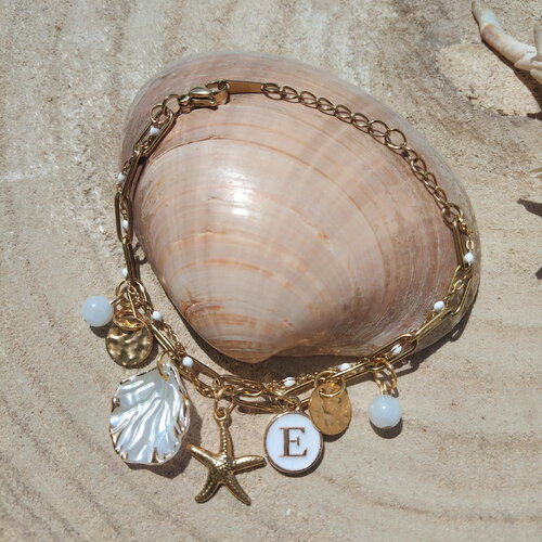 Duo bracelet doré charms bord de mer avec initiale personnalisée et bracelet gouttes d'eau.