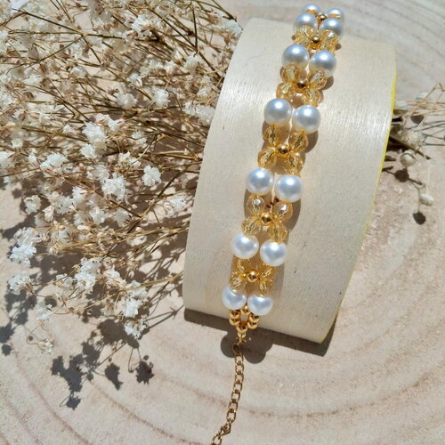 Bracelet doré et perles nacrées fantaisie – bijou fait main élégant – idée cadeau femme