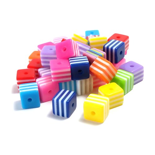 20 perles cubes en résine 8mm rayées couleurs variées