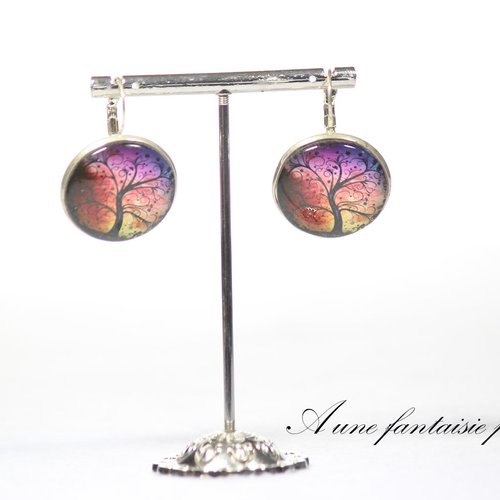 Boucle d'oreille argenté avec cabochon arbre rosé