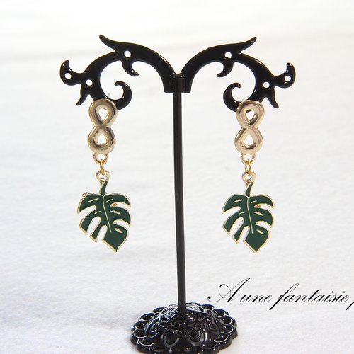 Clou d'oreille symbole infini feuille verte