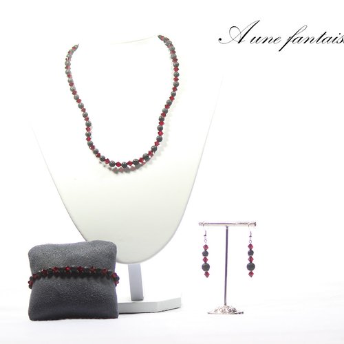Parure collier bracelet et boucle d'oreille pierre de lave et pierre rouge swarovski