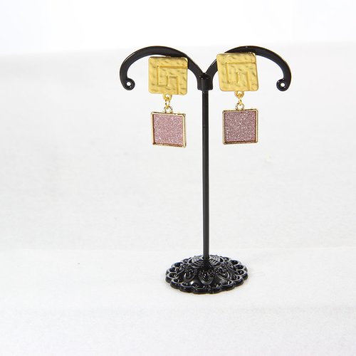 Boucle d'oreille clip carré or mat pendentif carré doré rose pailletté