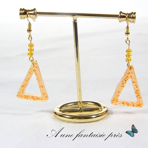 Boucle d'oreille doré triangle et perle orange pailleté