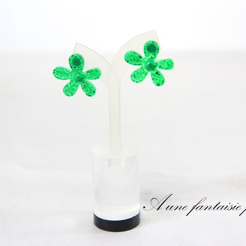 Clou d'oreille fleur verte
