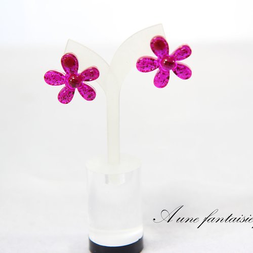 Puce d'oreille fleur rose foncé