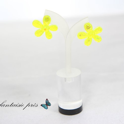 Puce d'oreille fleur jaune