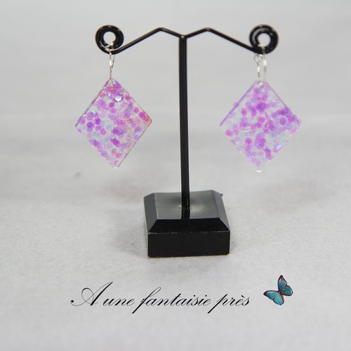 Boucle d'oreille argenté losange rose mauve pailleté