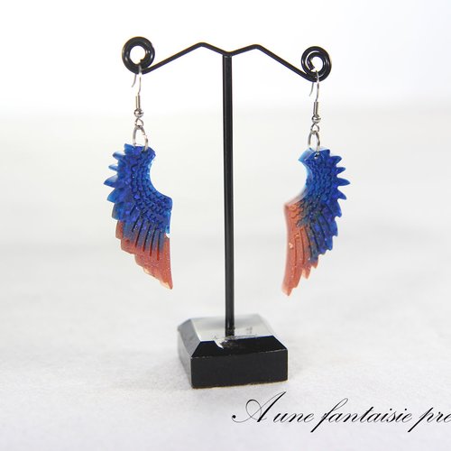 Boucle d'oreille argenté aile bleu et rouge