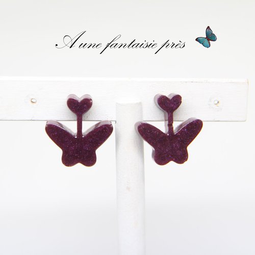 Clou d'oreille papillon mauve
