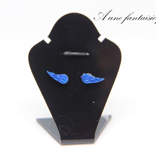 Clou d'oreille aile bleu pailleté