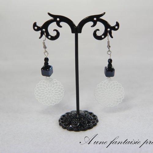 Boucle d'oreille argenté perle bleu et estampe blanche