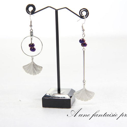 Boucle d'oreille argenté asymétrique éventail et perle mauve