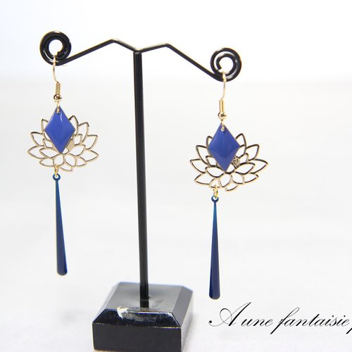 Boucle d'oreille doré fleur de lotus sequin bleu