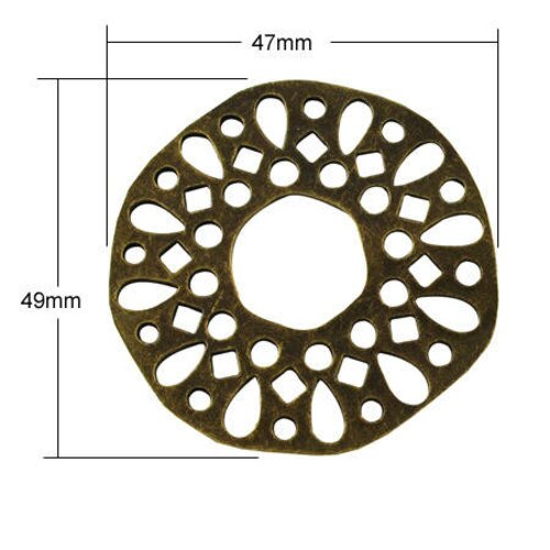 Breloque,ronde,ajourée,métal bronze,49x47x1 mm trou: 1.5 mm,vendu par 2