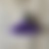 Pompon de fil de coton violet avec calotte de métal argenté 4 cm