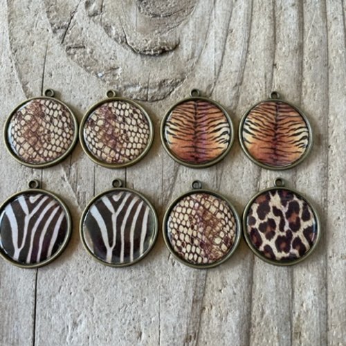Pendentif thème afrique avec cabochon en résine 2,5 cm,lot de 8