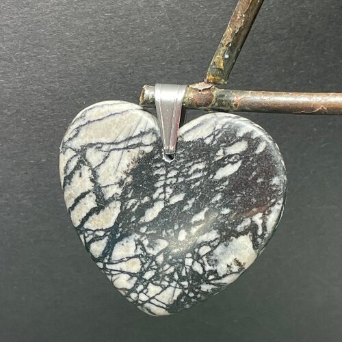 Pendentif coeur jaspe netstone en soie noire naturelle et sa bélière acier inoxydable,4 cm de long