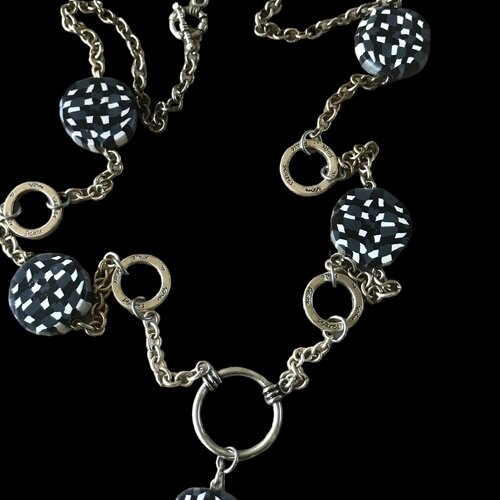 Sautoir collier perle en argile polymère noir et blanc sixty ,94 cm