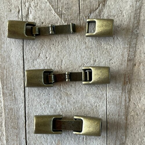 Fermoir clip métal bronze pour cuir ou autre cordon rond de 4 mm de large