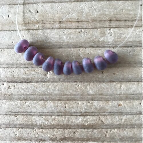 Perle verre indien,goutte,lilas foncé mat,6x5mm trou 1,3mm,lot de 20 perles