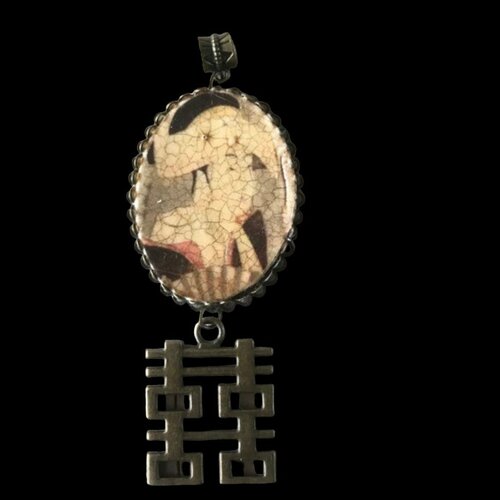 Pendentif geisha japon,estampe ancienne,9 cm de long