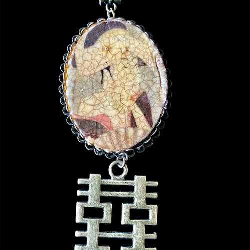 Collier avec pendentif geisha japon,estampe ancienne,9 cm de long