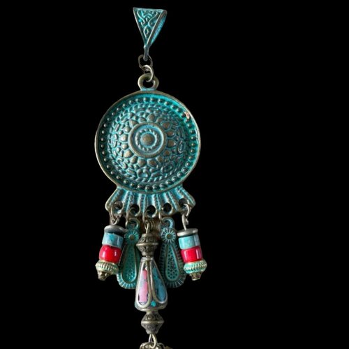 Pendentif connecteur ethnique,métal patiné bleu vert,perle tibétaines